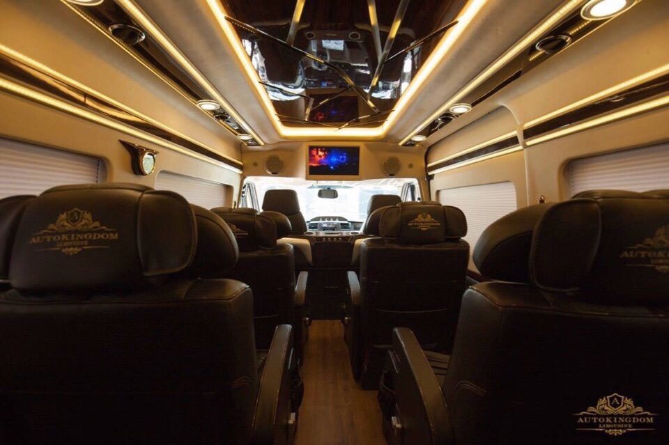 Cho thuê xe LIMOUSINE 4